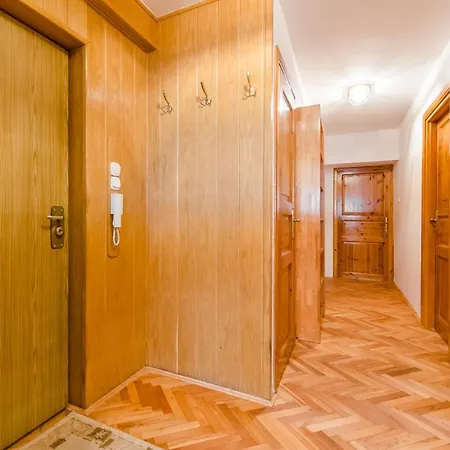 Quarto em Acomodações Particulares Charming 3 Bedroom In Quiet Location *