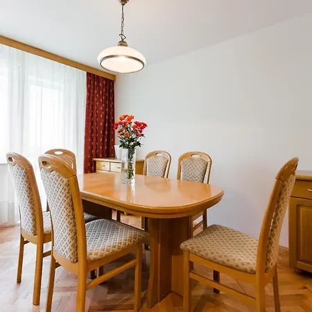 Charming 3 Bedroom In Quiet Location *