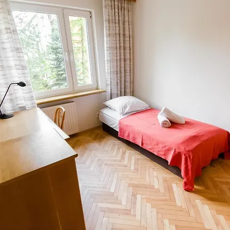 Charming 3 Bedroom In Quiet Location *